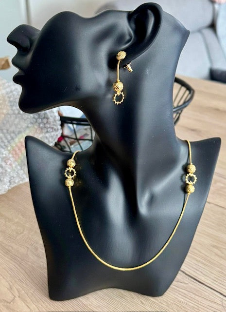 Parure collier et boucles d'oreilles femme motif boule – plaqué or