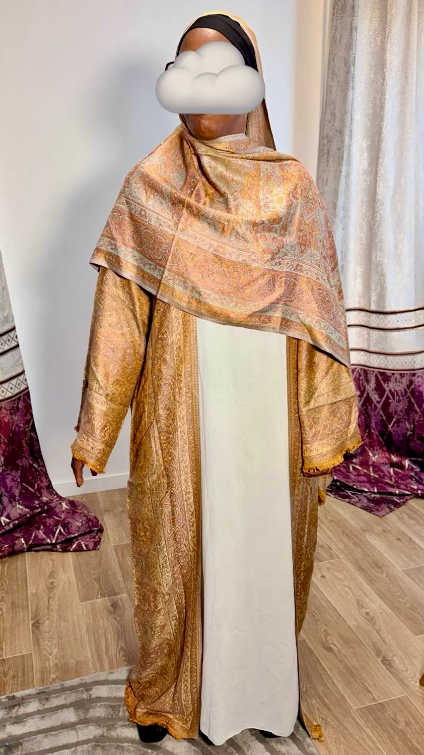 Abaya Pashmina Dune, construction kimono avec foulard assorti inclus.