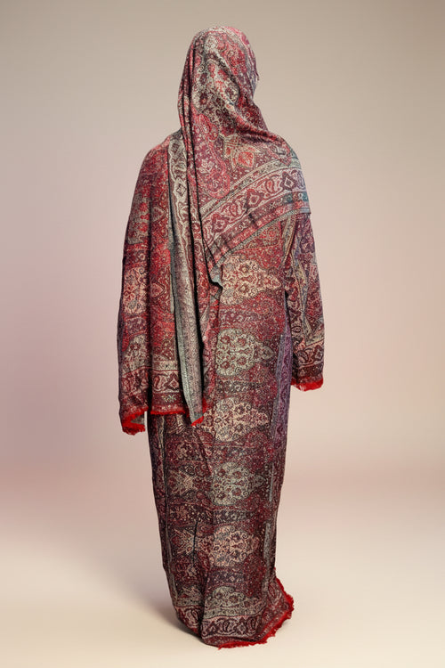 Abaya pashmina Brume bordeaux avec foulard assorti – vue portée en pied