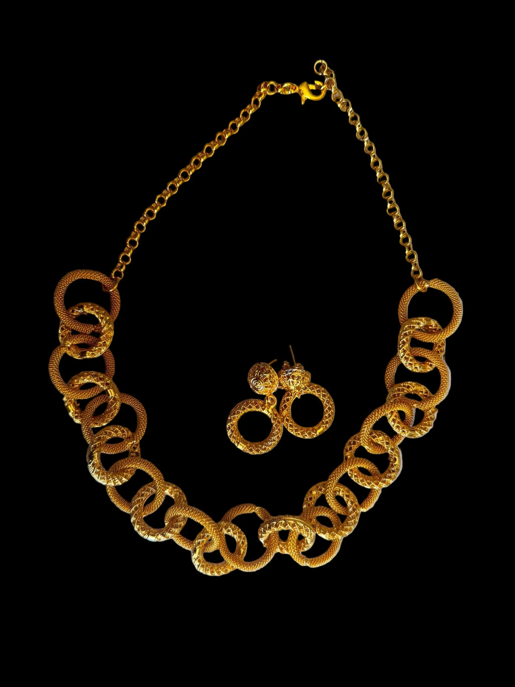 Parure Layla plaqué or - collier maillons ronds entrelacés et boucles d'oreilles pendantes assorties