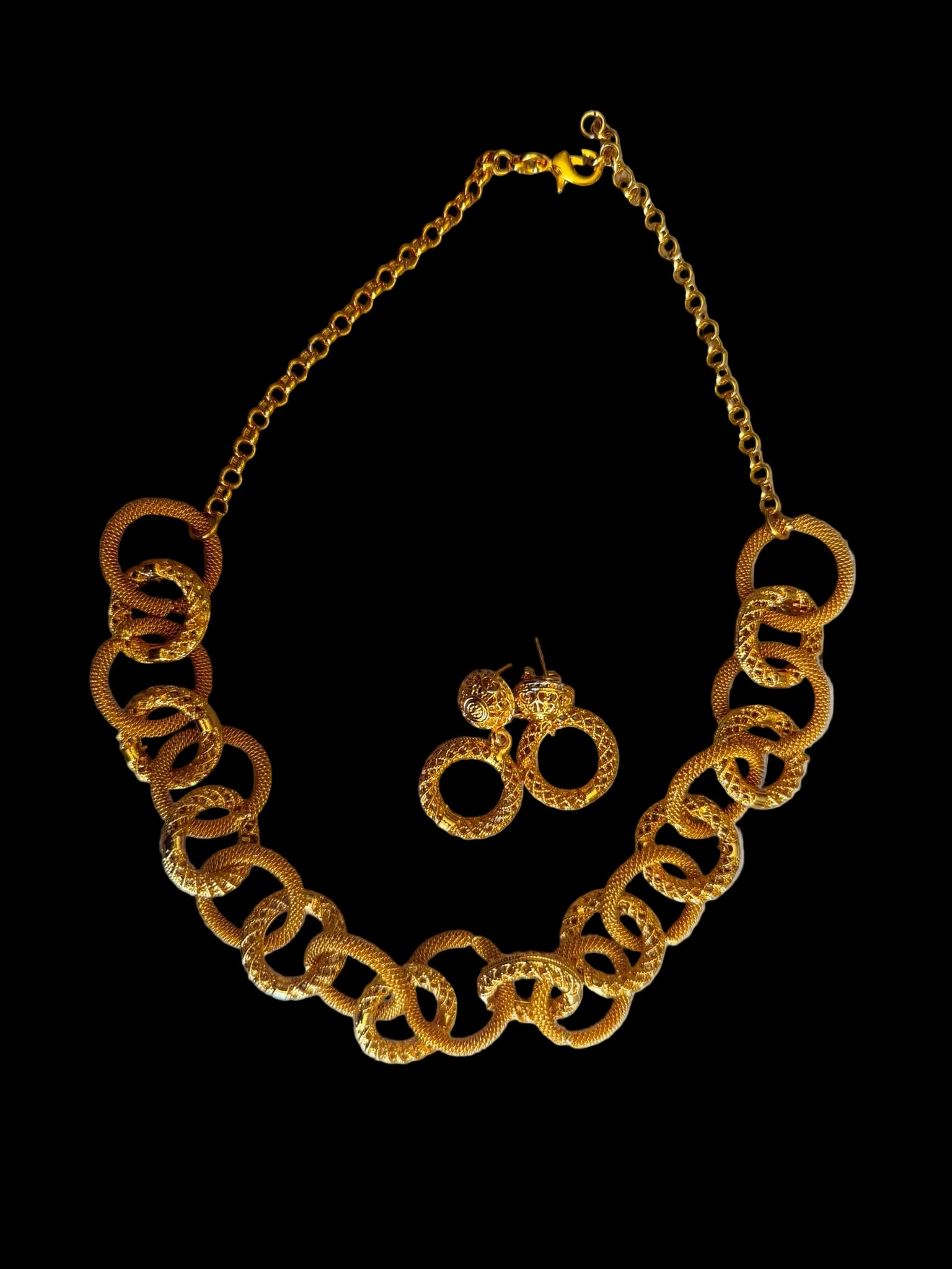 Parure Layla plaqué or - collier maillons ronds entrelacés et boucles d'oreilles pendantes assorties