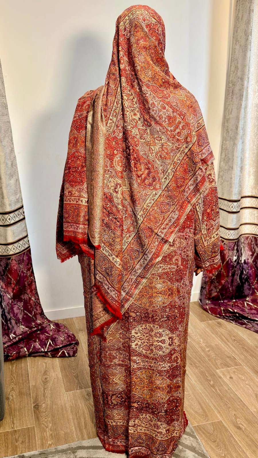 Abaya Pashmina Al Wafa, détail de la matière pashmina haut de gamme.