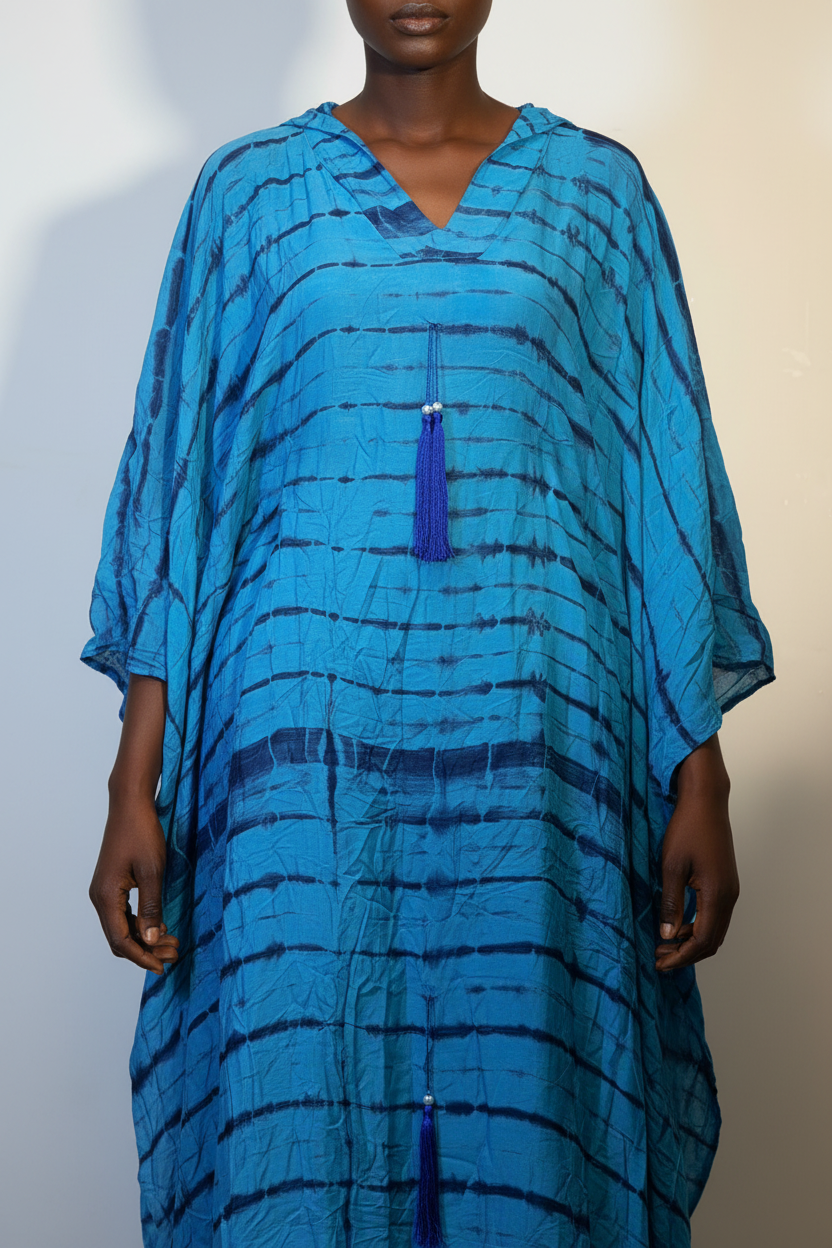Robe Bintou turquoise portée de face - tenue africaine
