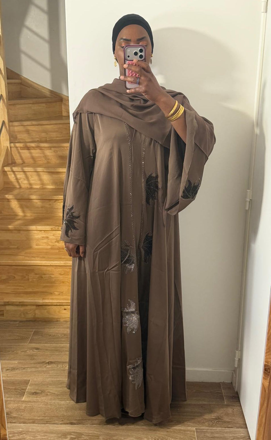 Abaya Nada taupe, vue de dos
