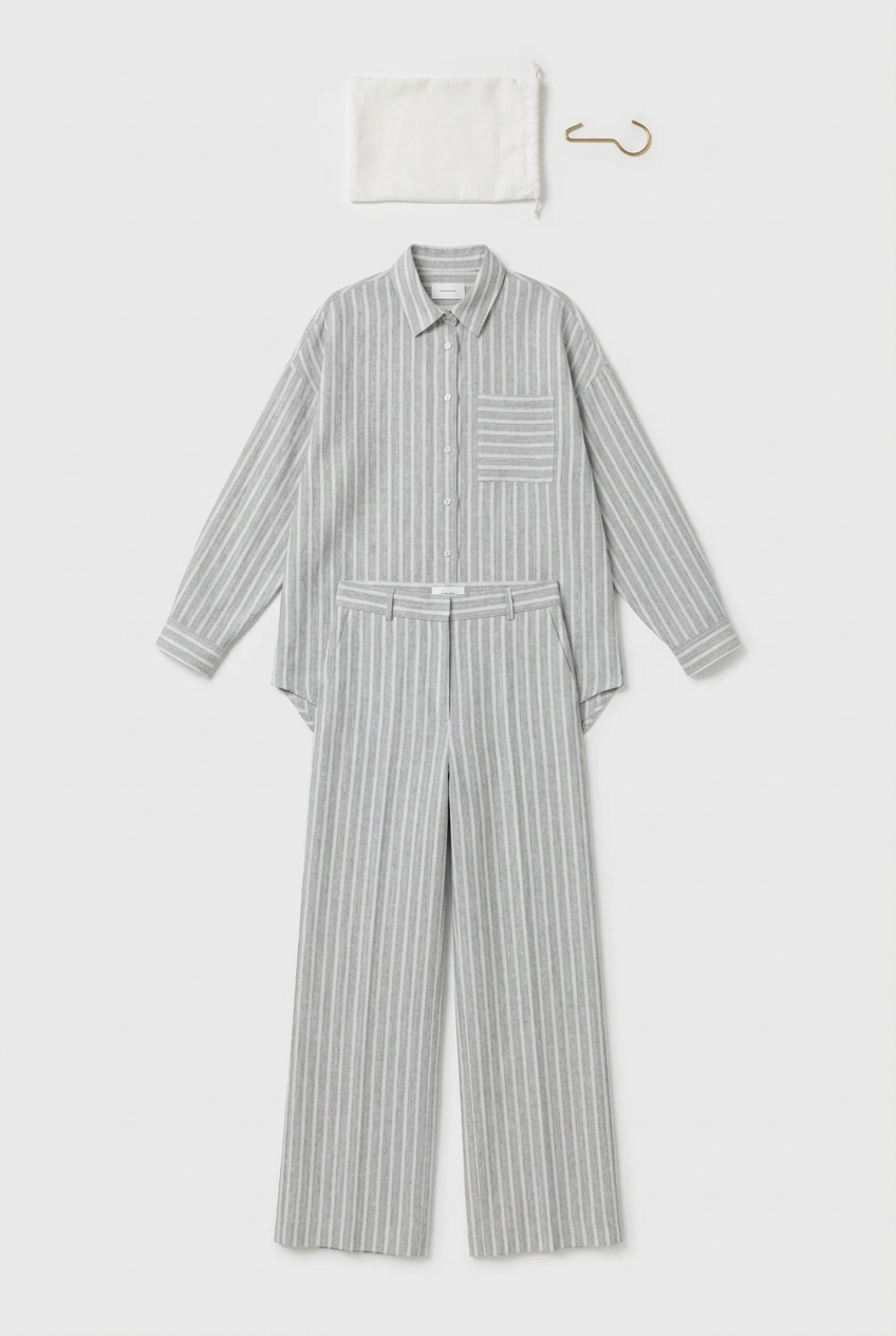 Ensemble Nelya en lin rayé gris et blanc – chemise longue et pantalon à plat
