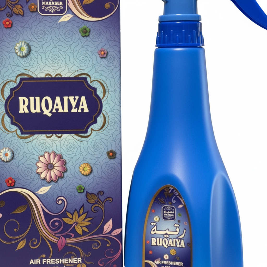 Shop by Lyah – Ruqaiya Naseem – Détail flacon spray bleu & arabesques dorées