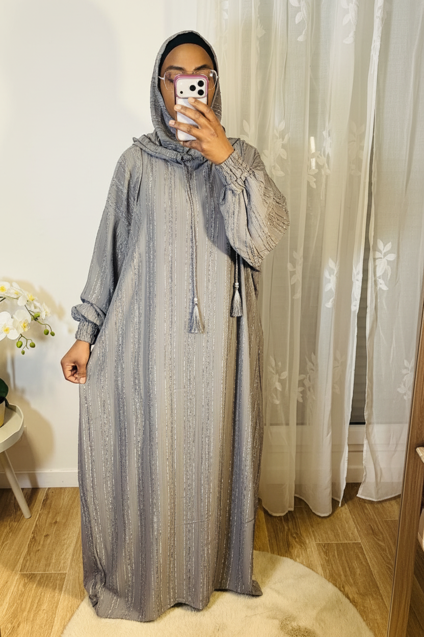 Shop by Lyah – Robe de prière Nour – Bleu / Noir / Rouge Bordeaux – Vue de face