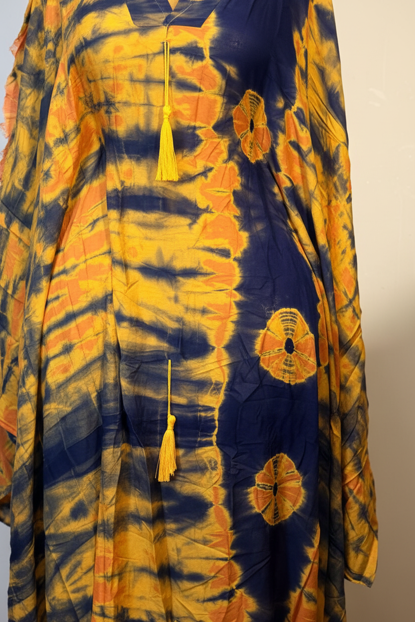Robe Bintou bleu marine et moutarde portée