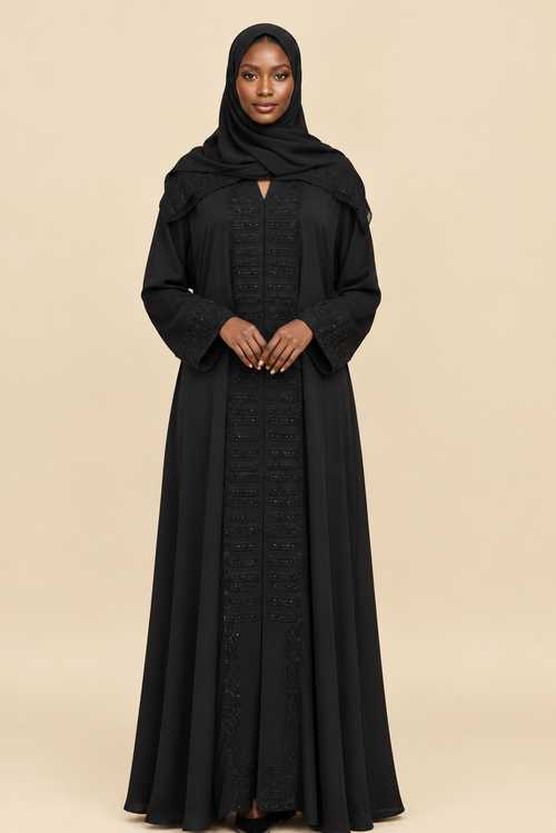 Abaya Aby noire en soie de Médine, brodée de perles et sequins, avec foulard assorti