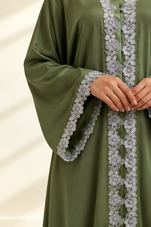 Abaya femme Maya rose et vert – vue portée