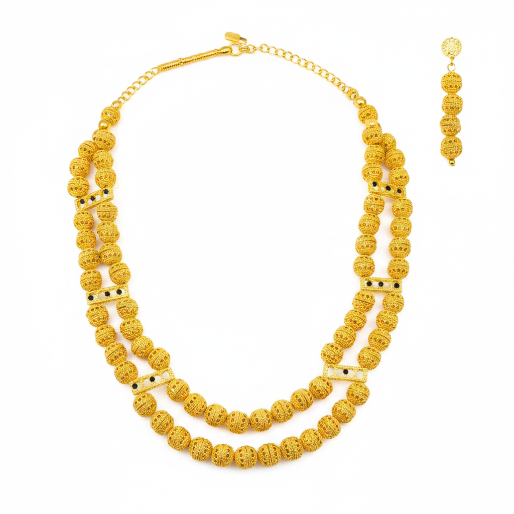 Parure Amara Shop by Lyah à plat : collier double rang perles filigranées dorées et boucle d'oreille assortie