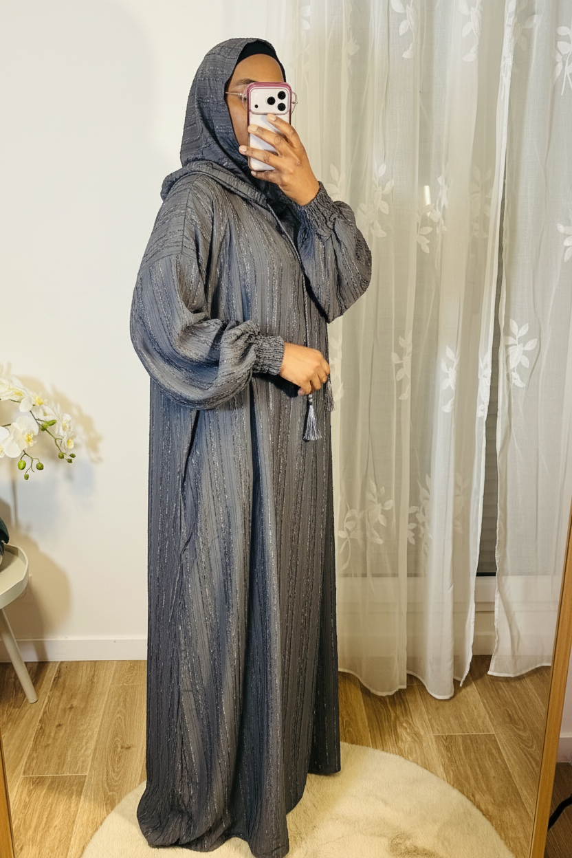 Shop by Lyah – Robe de prière Nour – Bleu / Noir / Rouge Bordeaux – Vue de profil
