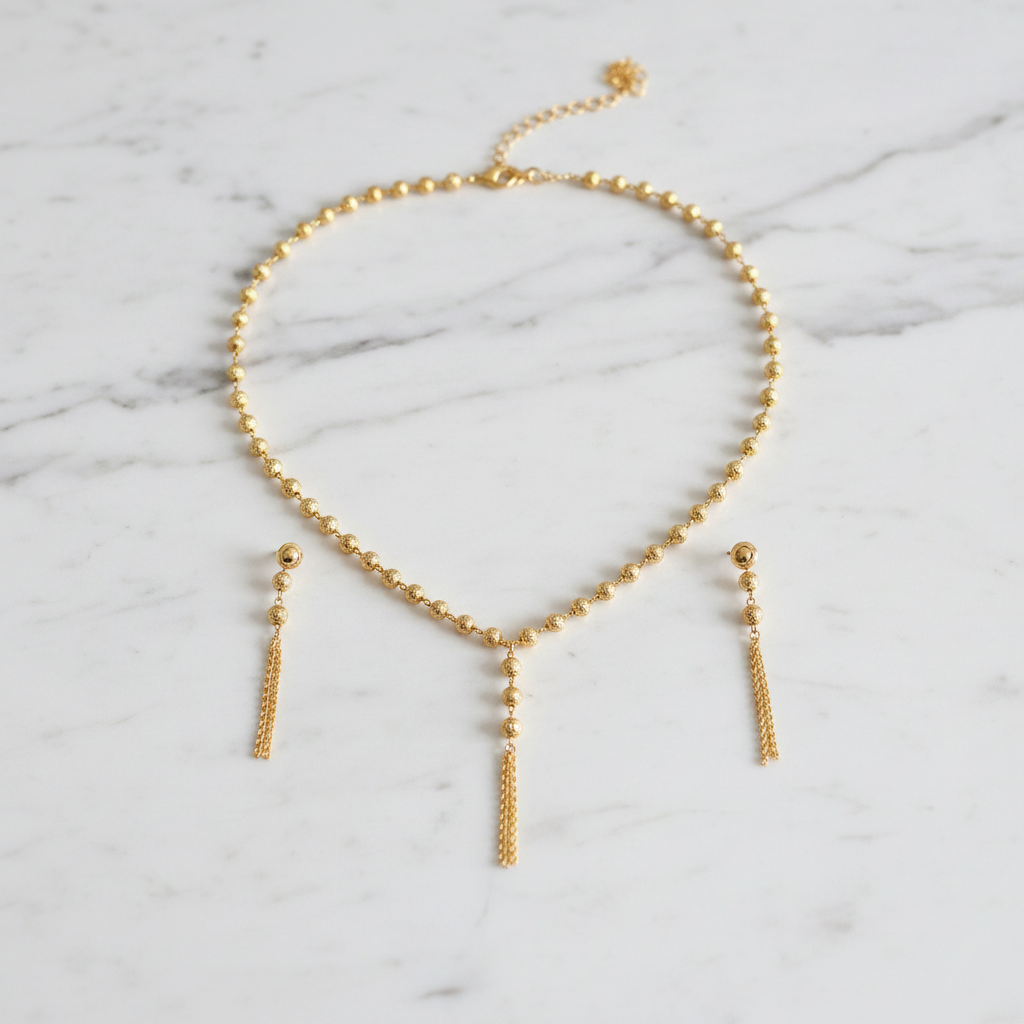 Parure collier et boucles d'oreilles femme plaqué or – vue à plat