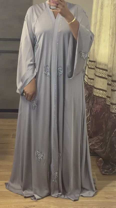 Vidéo de l'abaya femme Iris grise, satin perlé