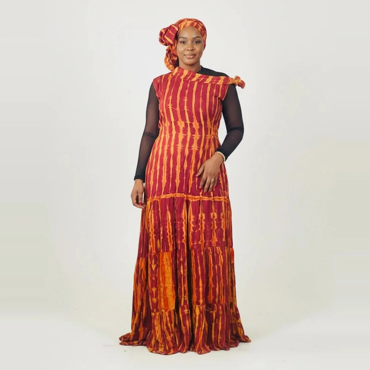 Robe Aida femme en tissu africain coton – coloris bordeaux et orange, robe longue portée de face