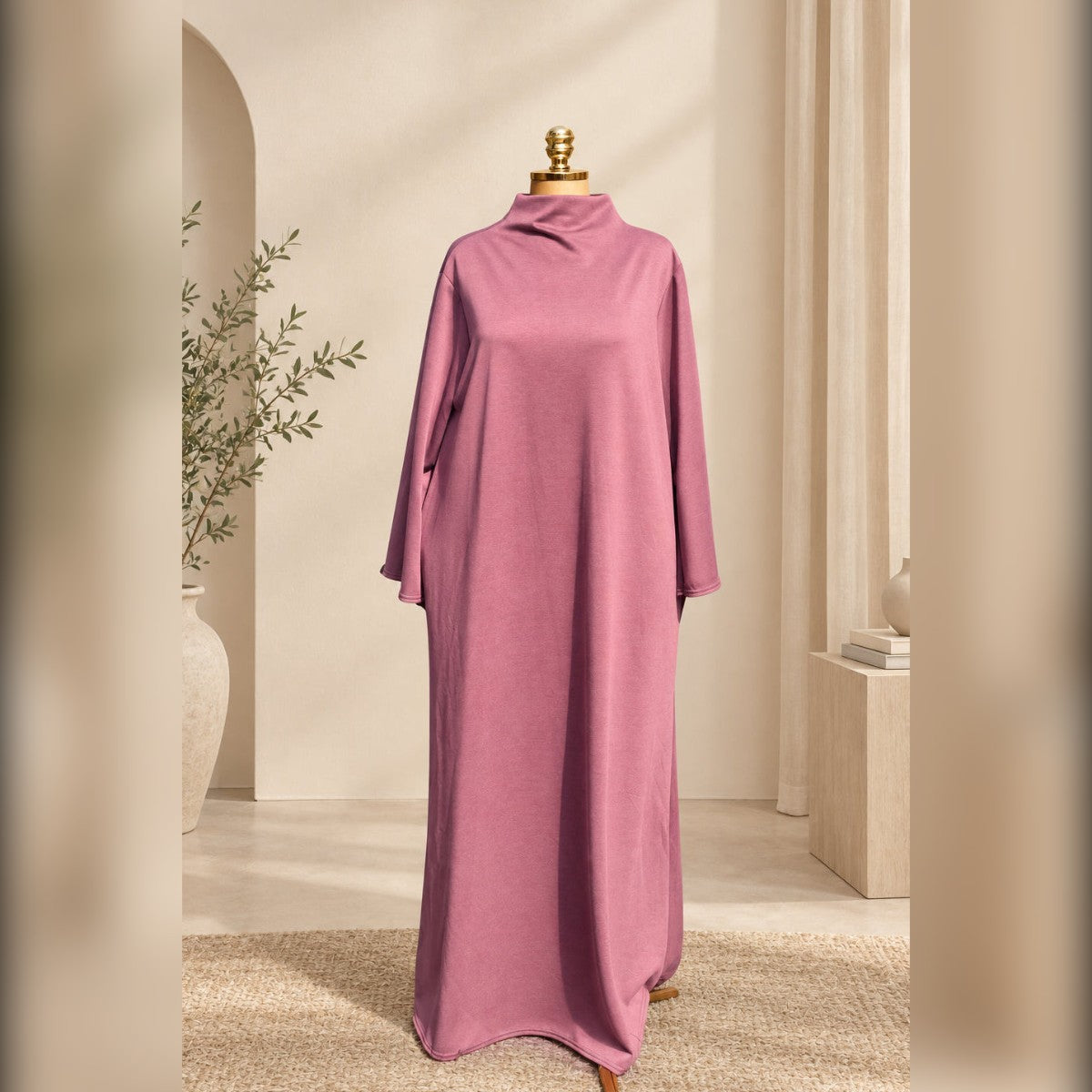 Robe d'hiver Salma violet – col montant, coupe oversize, vue de face - Shop by Lyah