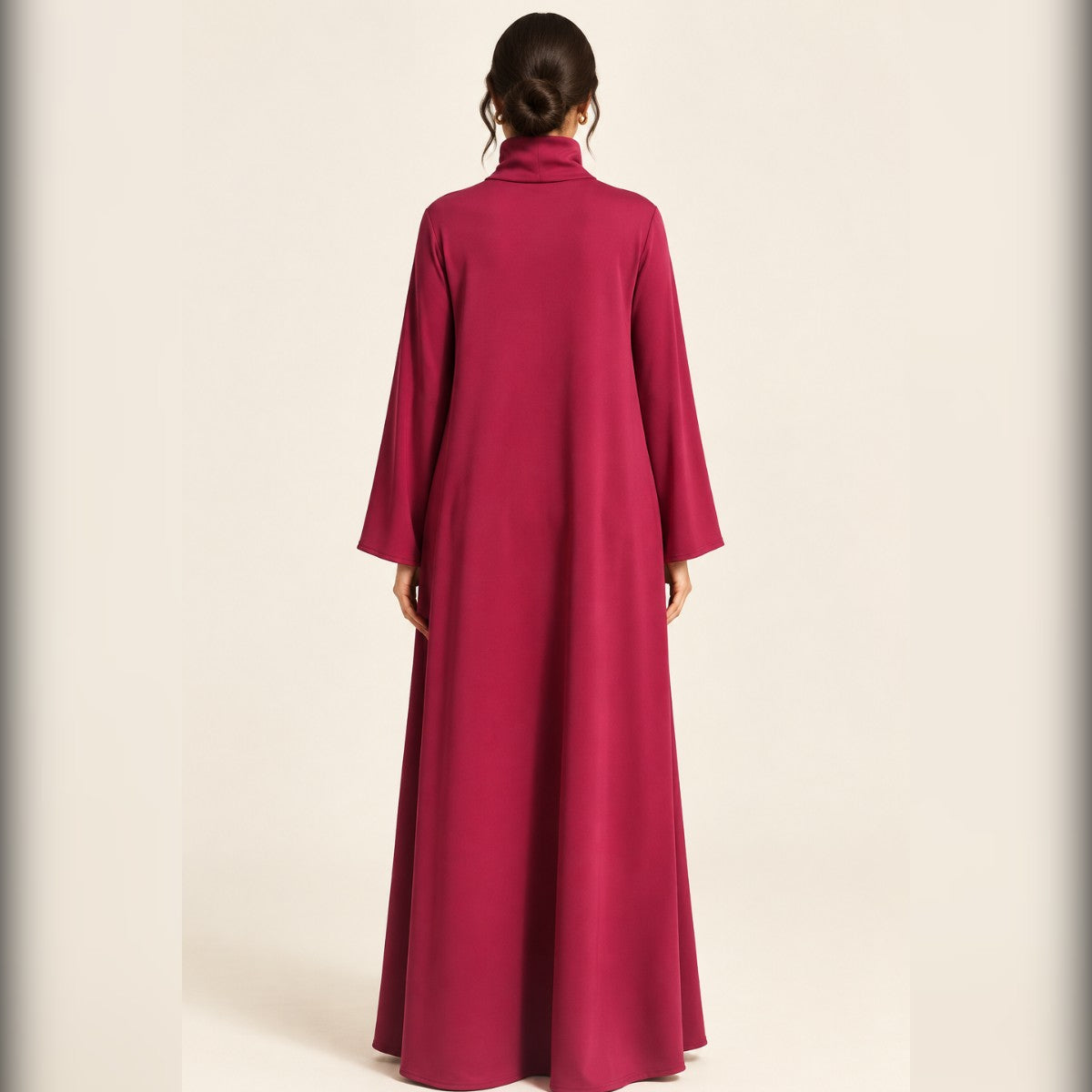 Robe Salma bordeaux portée – vue de dos, col montant - Shop by Lyah